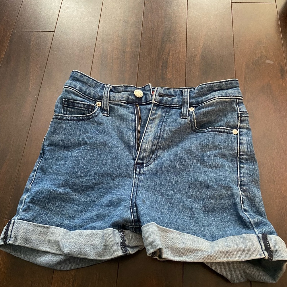 Guess Jean shorts, size 25